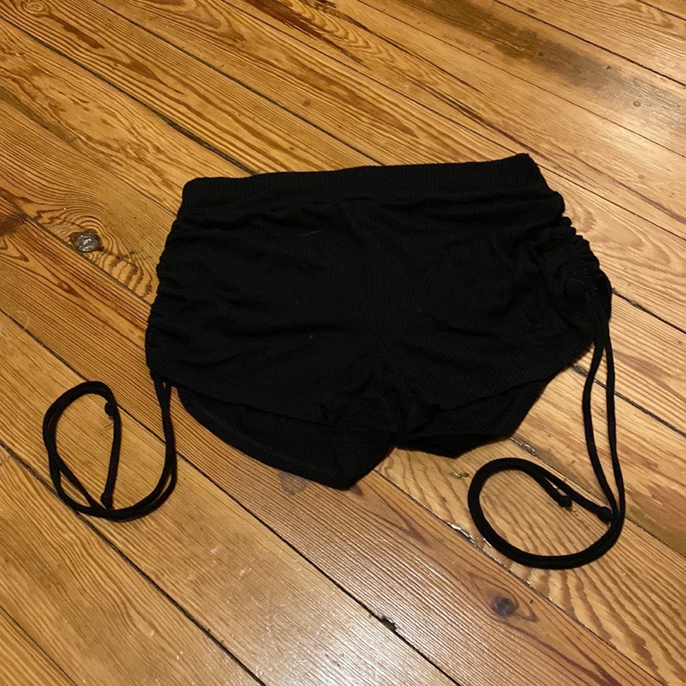 Side-tie Cinch Booty shorts